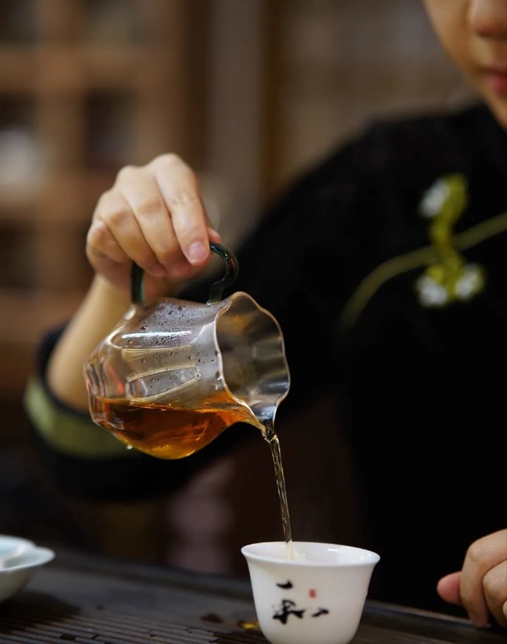 品茶的多种方式如何约到鸡公司/品茶的多种方式咋约得便宜的鸡怎么约/约的鸡公司fds